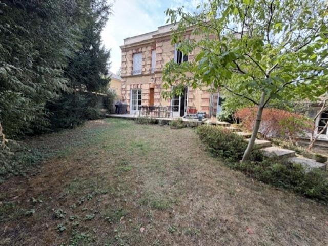 Maison avec jardin et terrasse