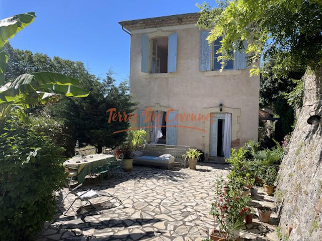 Maison avec jardin et terrasse
