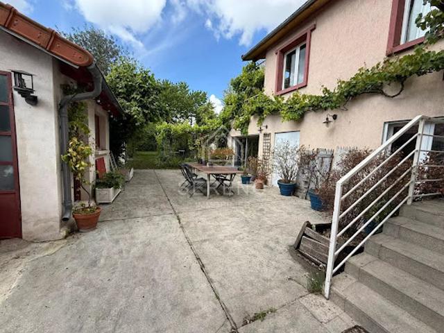Maison avec jardin et terrasse