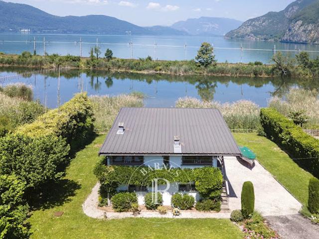 Maison avec jardin et terrasse