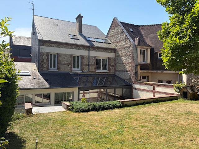 Maison avec jardin et terrasse