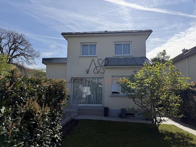 Maison avec jardin et terrasse
