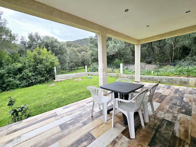 Maison avec jardin et terrasse