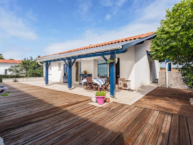 Maison avec jardin et terrasse