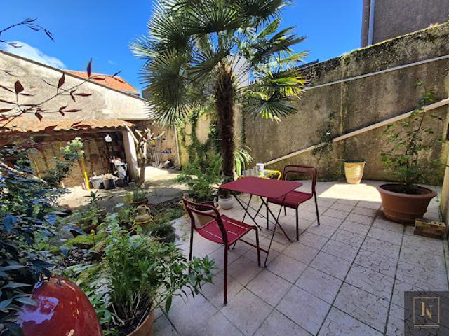 Maison avec jardin et terrasse