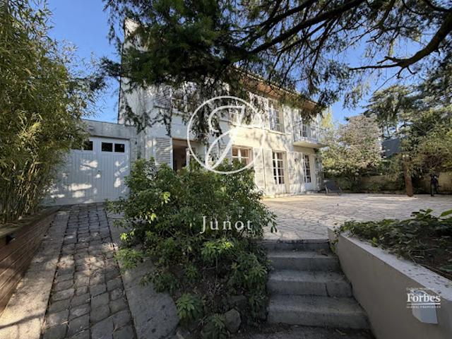 Maison avec jardin et terrasse