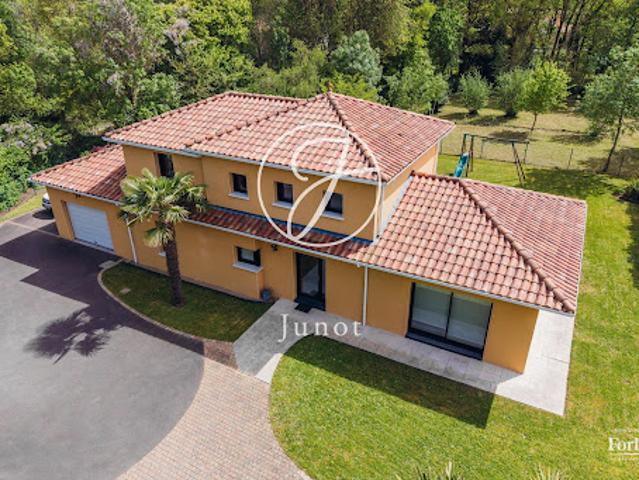 Maison avec jardin et terrasse