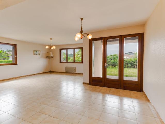 Maison avec jardin et terrasse