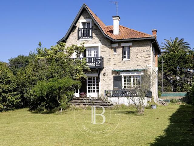 Maison avec jardin et terrasse