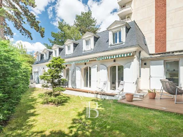 Maison avec jardin et terrasse