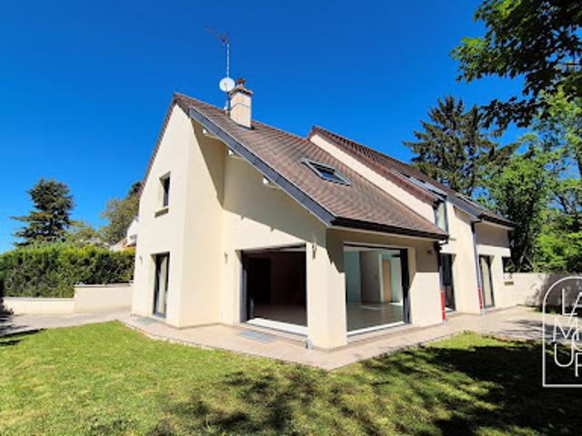Maison avec jardin et terrasse