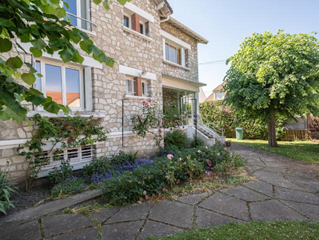 Maison avec jardin et terrasse