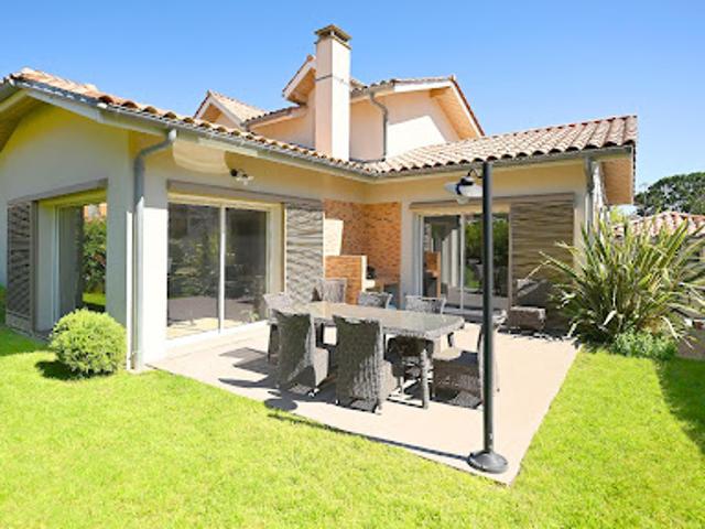 Maison avec jardin et terrasse