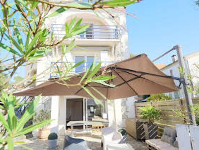 Maison avec jardin et terrasse