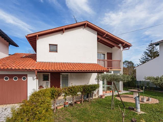 Maison avec jardin et terrasse