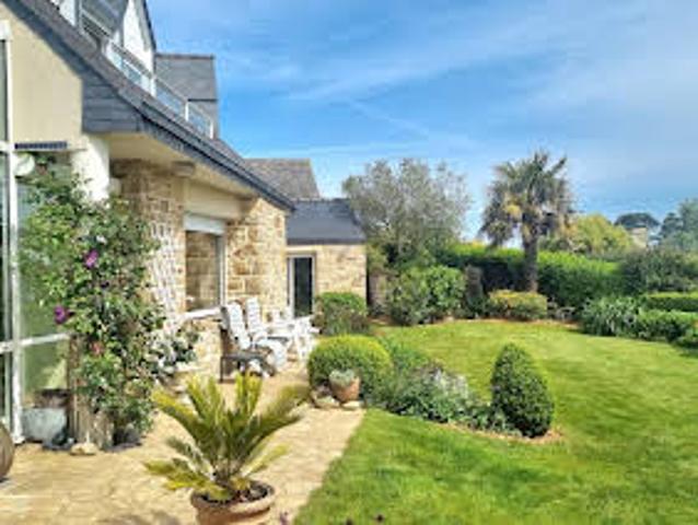Maison avec jardin et terrasse