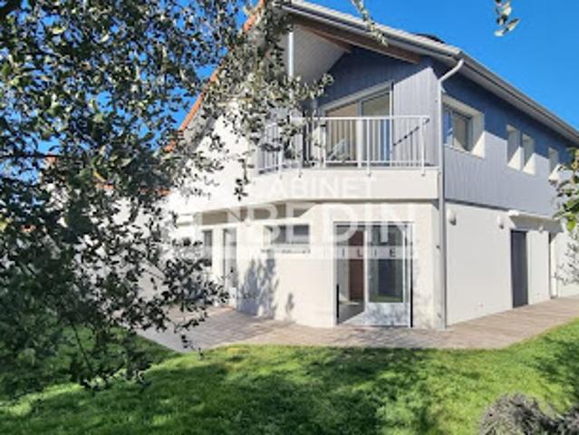 Maison avec jardin et terrasse