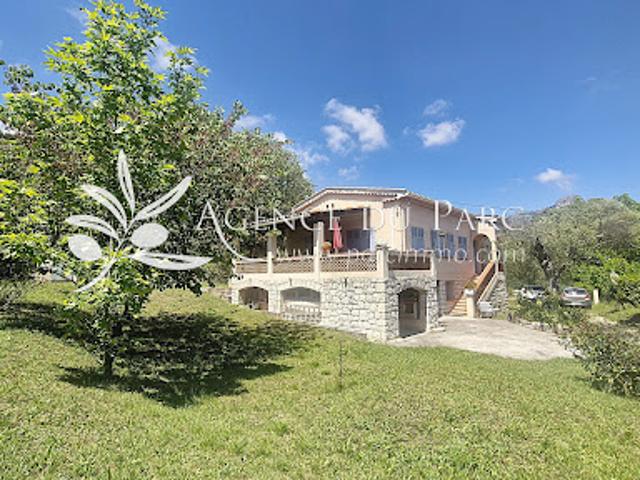 Maison avec jardin et terrasse