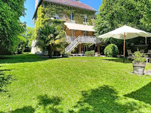 Maison avec jardin et terrasse