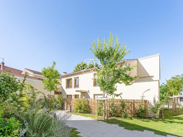 Maison avec jardin et terrasse