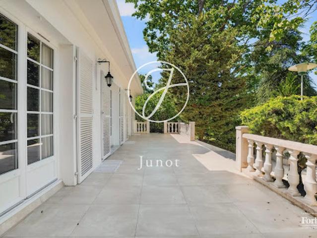 Maison avec jardin et terrasse