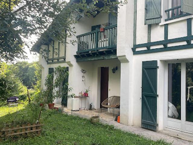Maison avec jardin et terrasse