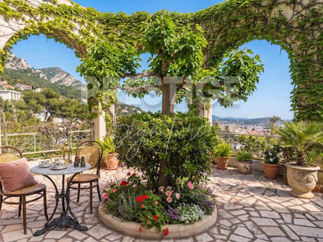 Maison avec jardin et terrasse