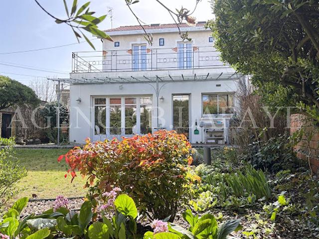 Maison avec jardin et terrasse