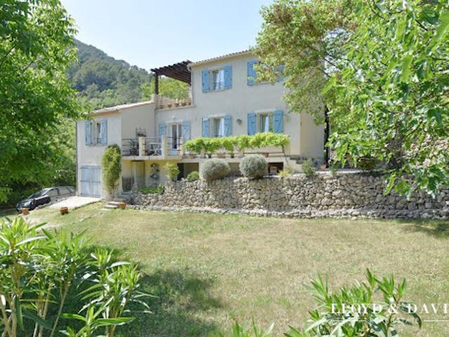 Maison avec jardin et terrasse