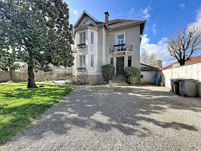 Maison avec jardin et terrasse