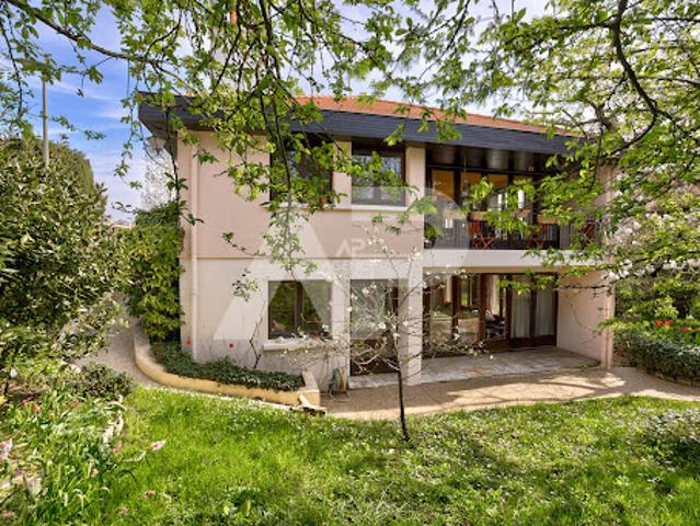 Maison avec jardin et terrasse