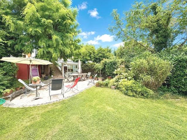 Maison avec jardin et terrasse