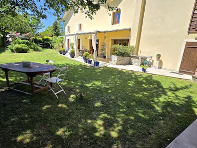 Maison avec jardin et terrasse