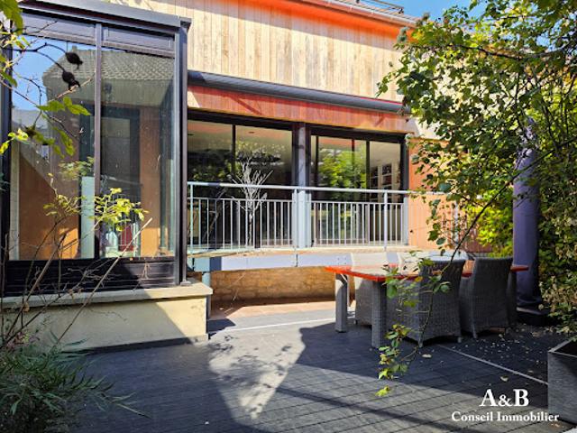 Maison avec jardin et terrasse