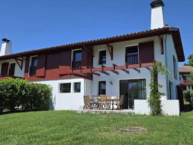 Maison avec jardin et terrasse