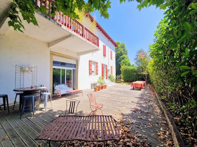 Maison avec jardin et terrasse