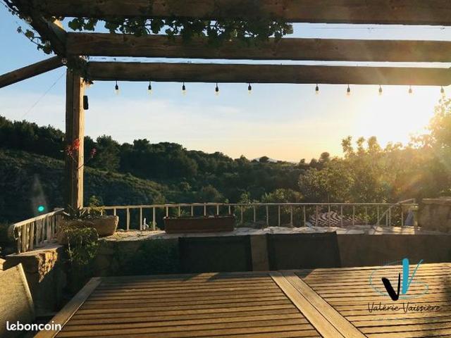 Maison avec jardin, piscine et grand garage