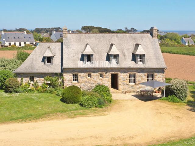 Maison avec le charme de la pierres à Plougrescant Bord de mer et vie de plain pied