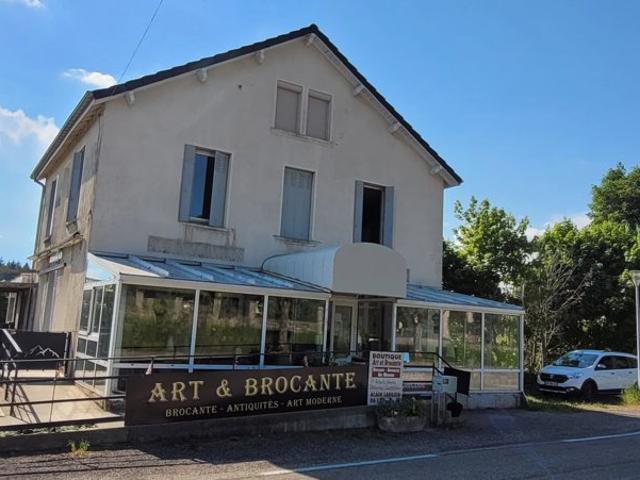 Maison avec local commercial et appartement Saint Agrève