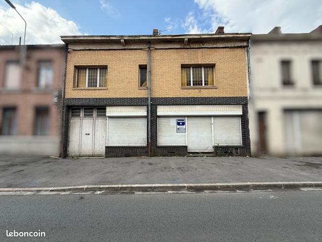 Maison avec local commercial et garage, en centre ville