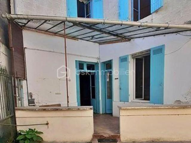 Maison avec local commercial en RDC