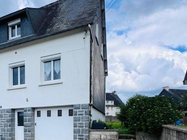 Maison avec locataire en place Plouguernével