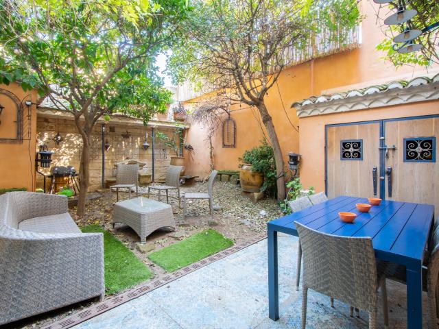 Maison avec patio et tropézienne intra muros AIGUES MORTES