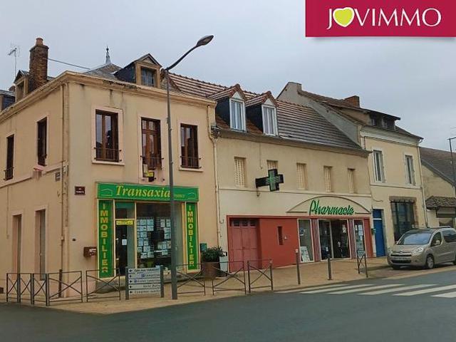 MAISON AVEC PETITE COUR