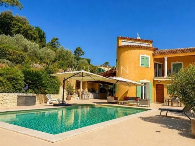 Maison avec piscine near lake Montauroux
