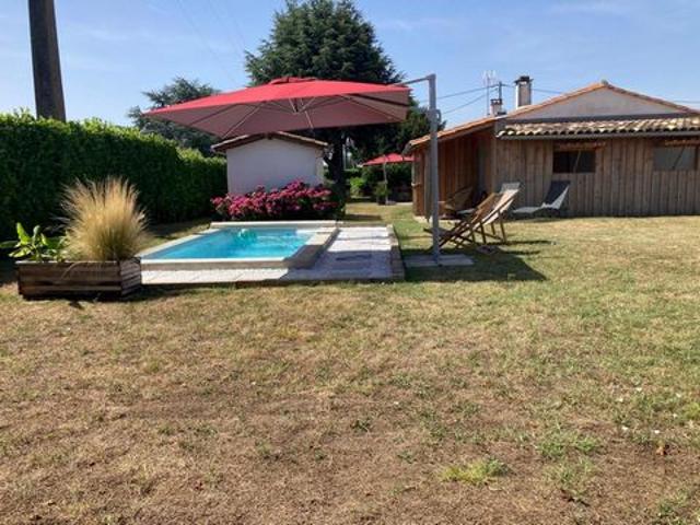 Maison avec piscine, double garage et jardin