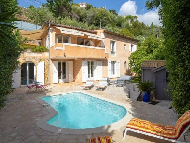 Maison avec piscine et aperçu mer