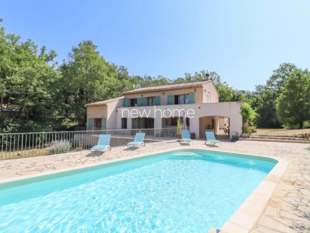 Maison avec piscine et double garage