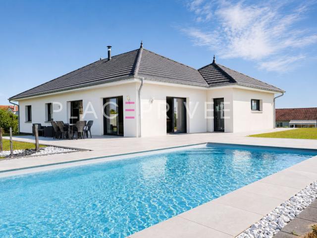 Maison avec piscine et garage double