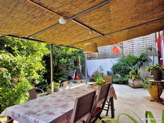 Maison avec piscine et grand garage au centre ville